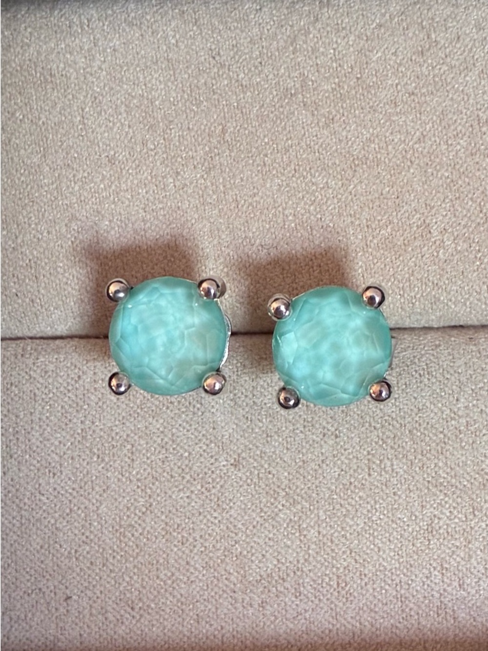 Mini stud earrings